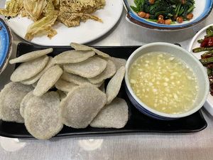Potato starch crisps with garlic sauce  at Xiàn Bǐng Lǎo Mǎn (wàngjīng diàn) in Beijing