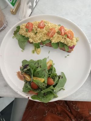 Tofu scramble
Pink hummus, fresh greens.
Side of spinach salad. at Noon Bistro in Lahore