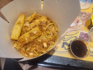 Noodles are served with sauce on the side, so you have to make it yourself. Not enough suace, so dry anyway. Spring rolls are cold. at Noodle Pack   in Bucharest