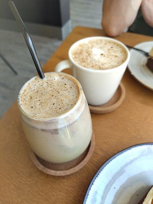 Chai latte and iced chai latte at Mommy's Cafe in Kaiserslautern