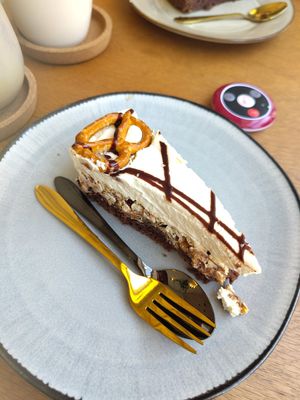 Salted caramel pretzel cake at Mommy's Cafe in Kaiserslautern