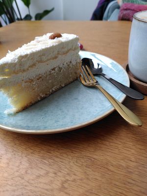 Mandel-Kokos-Torte...sehr lecker at Mommy's Cafe in Kaiserslautern