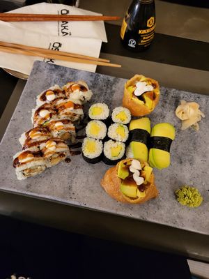 Avocado Maki, Avocado und Tofu Taschen, Avocado Nigiri und eine Vegane Roll at Osaka in Naxxar