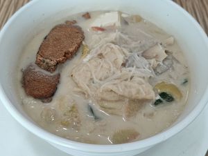 Sliced fish bee hoon soup at Yuet Sum Hin 悦心轩 in Kuala Lumpur
