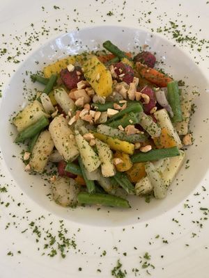 Gemüsepfanne mit Rote-Beete-Gnocchi  at Restaurant Knurrhahn in Trassenheide