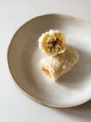 Entremets coco e maracujá  at CAOS - O Futuro É Vegetal in Lisbon