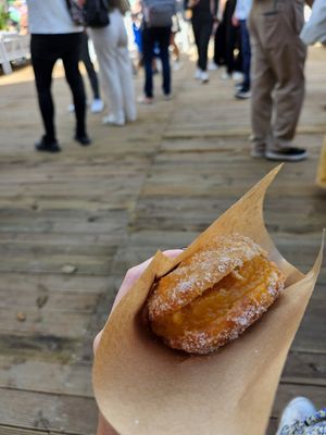 Bola de berlim com creme at CAOS - O Futuro É Vegetal in Lisbon