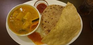 Mango Curry mit Chapati und Reis  at Govardhan in Cologne