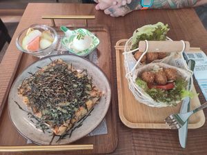 Veggie Meatball Sandwich and Okonomiyaki at Toivoa Coffee Roasters 咖啡烘焙商 in Taichung