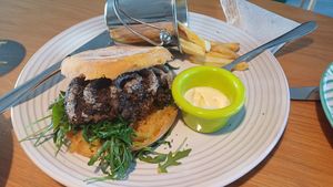 Hambúrguer cogumelos at Rossio Restaurante Bar in Torres Novas