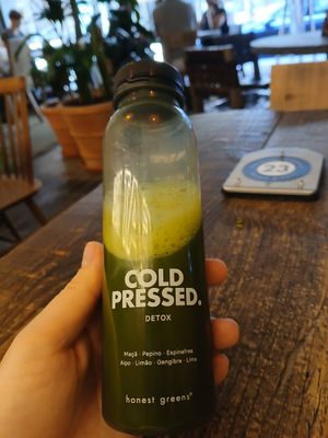 Detox juice at Honest Greens in Porto