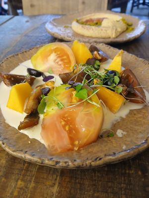 Summer tomatoes at Honest Greens in Porto