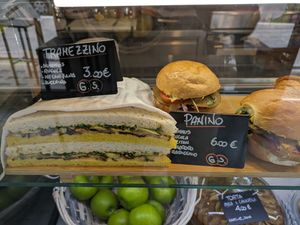 sandwiches and burgers at 100% Bio Lab in Rome