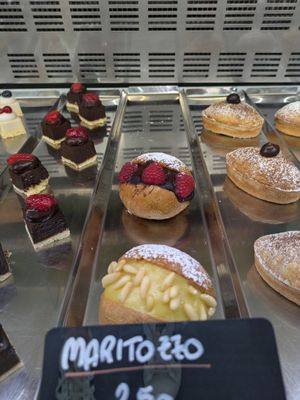 Maritozzo, a special sweet sandwich typical of Rome at 100% Bio Lab in Rome