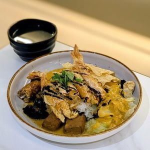 Vegan Hainanese Curry Beancurd Skin Rice at Greendot 绿一点 - Tampines in Central Singapore