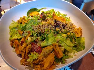 Salad bowl at Heidi und Paul - Junghof in Frankfurt