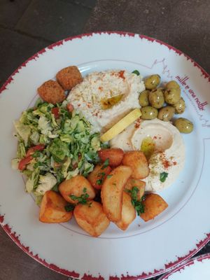 Mixed vegan plate at Le Mille e Una Notte in Trieste