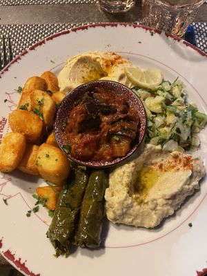 “Piatto mediterraneo” con mousssaka, babaganoush e involtini di foglie di vite  at Le Mille e Una Notte in Trieste