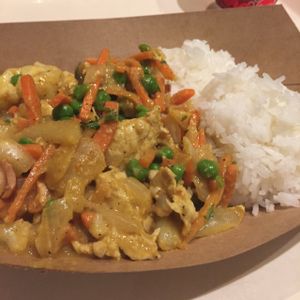 Delicious vegan korma with Gardein chick'n at Walt Disney World - Sunshine Seasons in Lake Buena Vista
