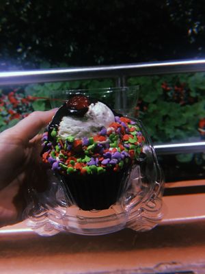 Seasonal vegan cupcake at Walt Disney World - Sunshine Seasons in Lake Buena Vista