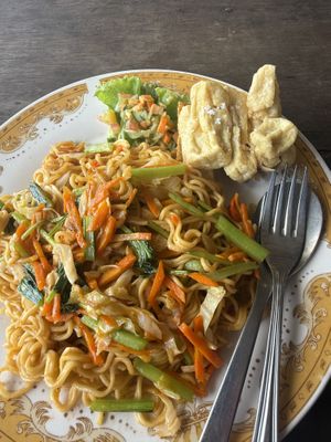 Mie goreng vegetable (egg replaced by tofu)  at Warung Beach in Penida Island