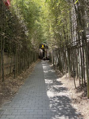 Entrance  at New York Lots O Bagels in Seoul