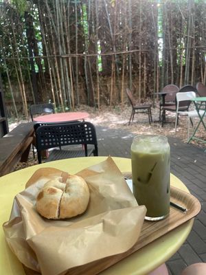 Fig Bagel without anything 😭🥹  at New York Lots O Bagels in Seoul