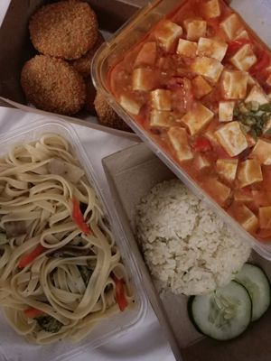 A variety of delights at Mai3 Cafegan Vegetarian Cafe in Kuta