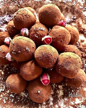 sfere di ricotta vegan al gusto cannolo at Home Restaurant Ionontimangio in Sassari