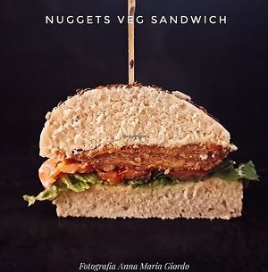 Vegan Nuggest sandwich at Home Restaurant Ionontimangio in Sassari