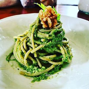 Spaghetti al pesto di sedano rigorosamente home made at Home Restaurant Ionontimangio in Sassari