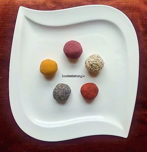 Sfere di formaggio fermentato vegan autoprodotto at Home Restaurant Ionontimangio in Sassari