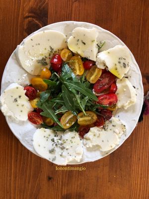 Vegan Mozzarella home  made at Home Restaurant Ionontimangio in Sassari