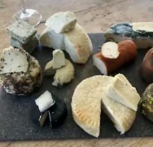 Le nostre alternative vegan ai formaggi “ tutto autoprodotto "  at Home Restaurant Ionontimangio in Sassari