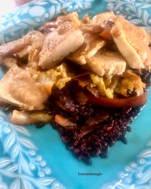 Back rise with tofu and vegetables with peanut cream   at Home Restaurant Ionontimangio in Sassari