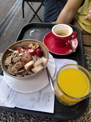 Granola bowl not vegan at Mister Coffee Bistrò in Bologna
