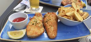 "kleine" Portion veganer Backfisch mit Pommes at Fischerstube in Wangerooge