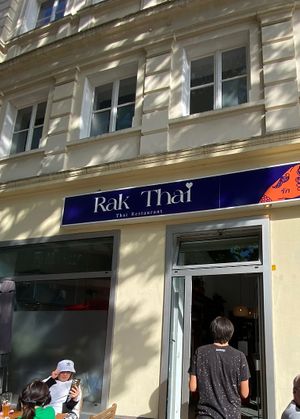 Entrance and outdoor dining   at Rak Thai in Krefeld