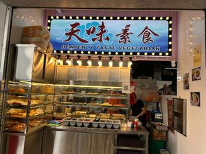 Stall front - photo by Mr Purple at Heavenly Taste Vegetarian - 天味素食 in Central Singapore