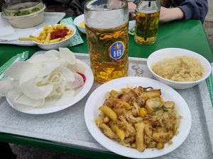 Radi, Sauerkraut, vegane Schupfnudeln at Biergarten am Chinesischen Turm in Munich
