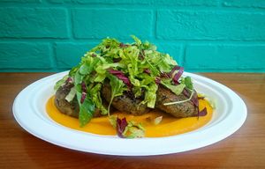 Mini burger vegani ,crema di carote/zenzero e insalatina at Cucineria54 in Ascoli Piceno