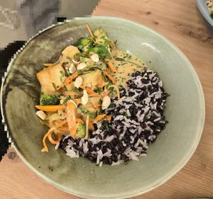 Vegan curry at Manduca in Barcelona