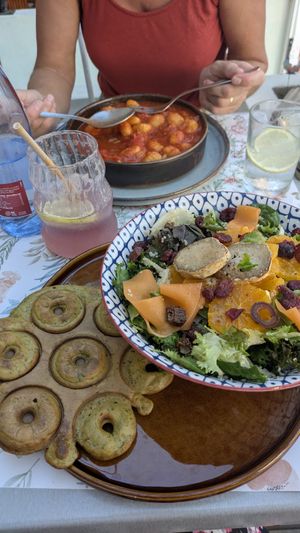 Salad + waffle main at Estamos Sembrados in La Herradura
