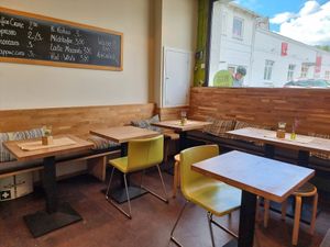 Small bistro area on the side to eat some pastry at Vivo Naturkost in Husum