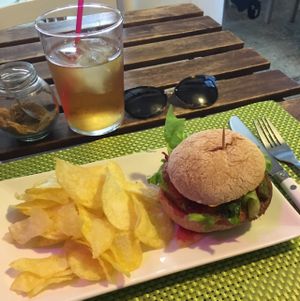 Burger at Cafe El Mar + Tiendita BioVerde in Madrid