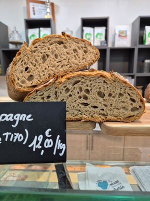 Pain de campagne, bio et au levain at La Mauvaise Herbe in Paris