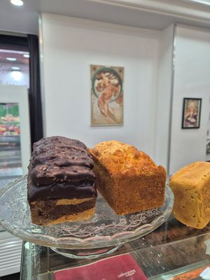 Cake marbré et cake vanille at La Mauvaise Herbe in Paris