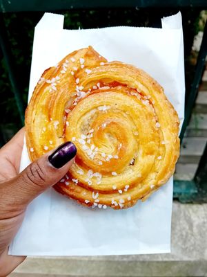 Roulé à la crème at La Mauvaise Herbe in Paris