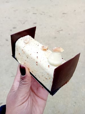 Vanille cacahuète ♡ at La Mauvaise Herbe in Paris