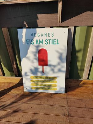 Vegan ice cream lollies sign at Krokodü am CopaBeach in Vienna